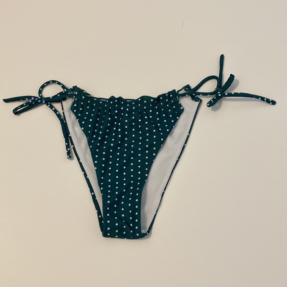 SHEIN Bandeau & Cheeky Tie Bikini - Picture 3 of 7